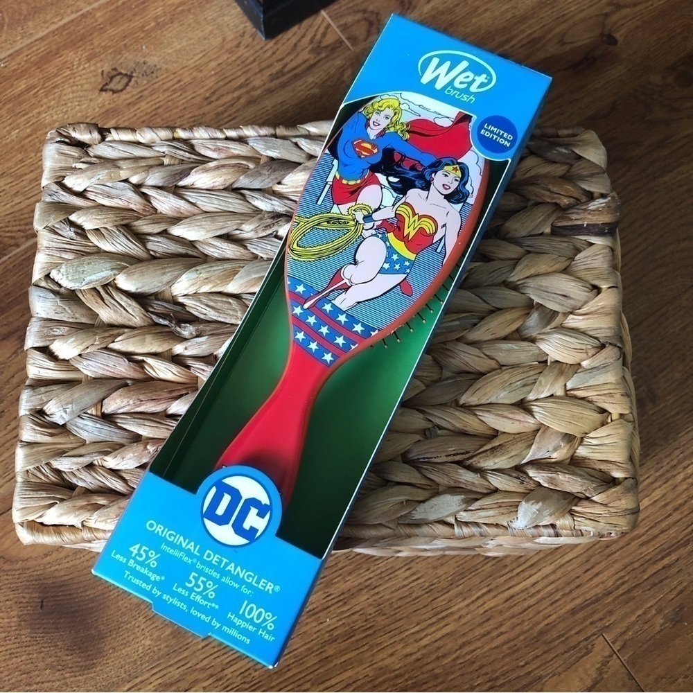Wet x DC: Super Woman & Wonder Woman original detangler hair brush